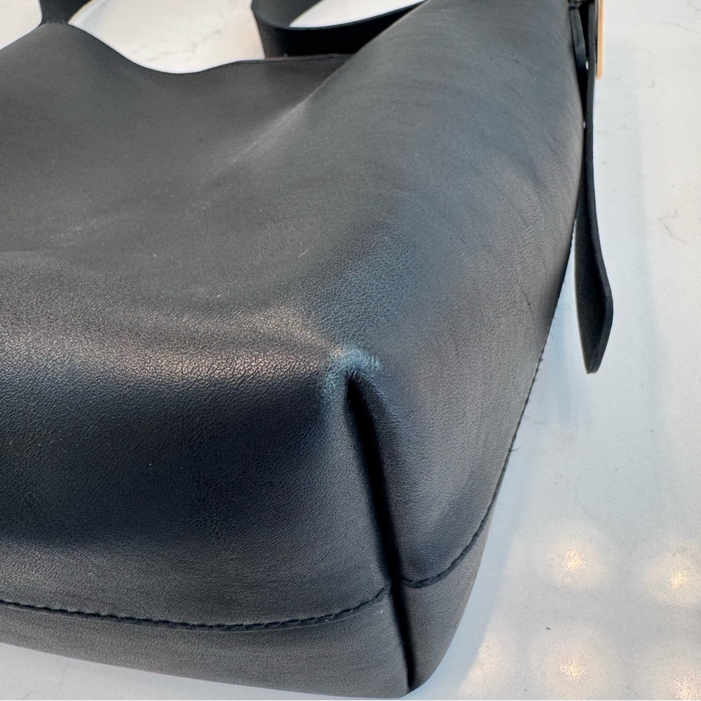 Madewell Essential Medium Bucket tote - Picture 8 of 11